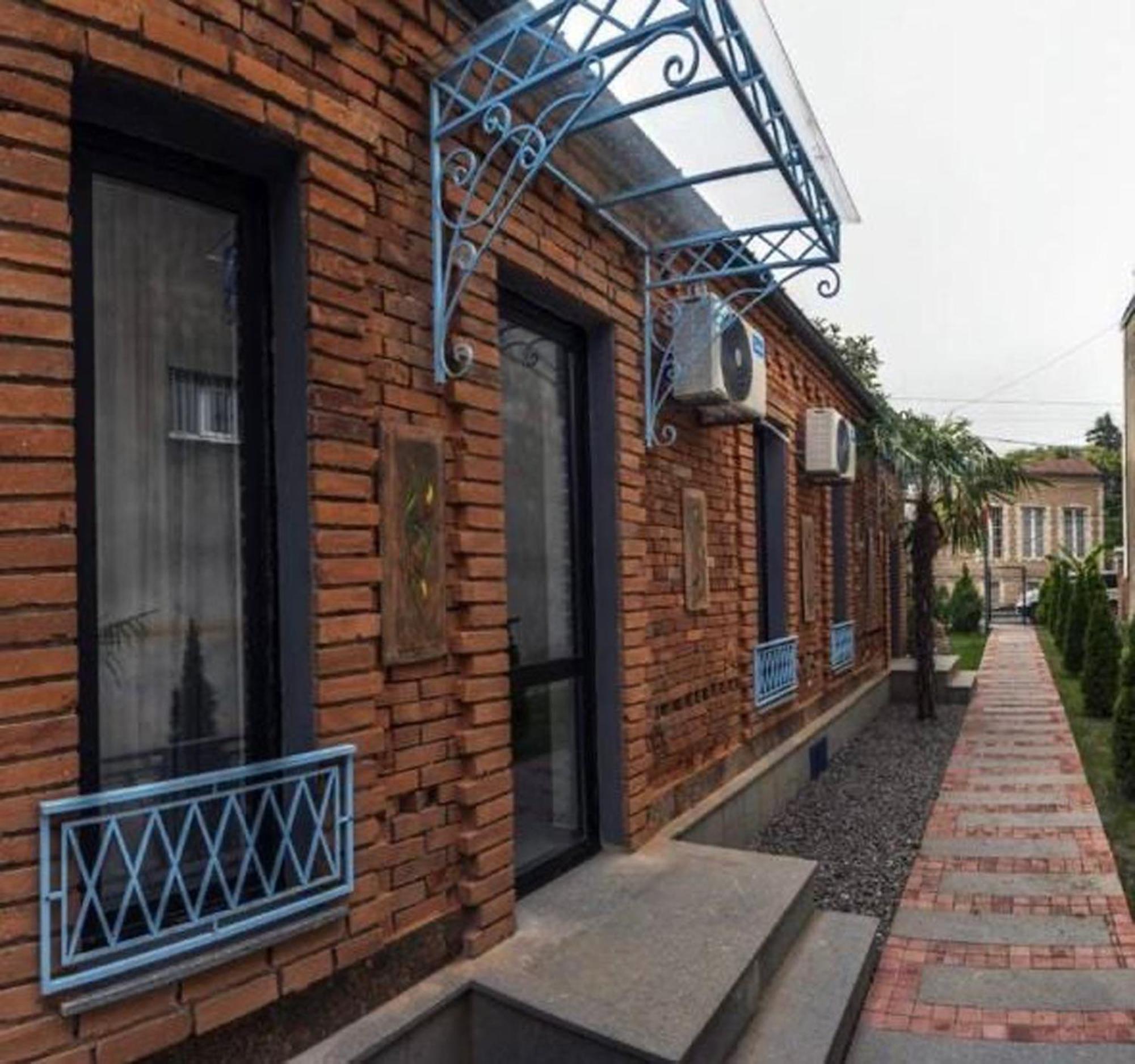 Hotel Varla Koetaisi Buitenkant foto