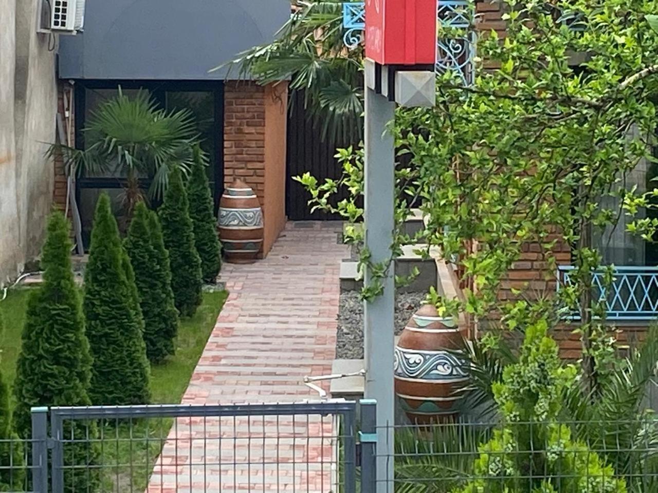 Hotel Varla Koetaisi Buitenkant foto