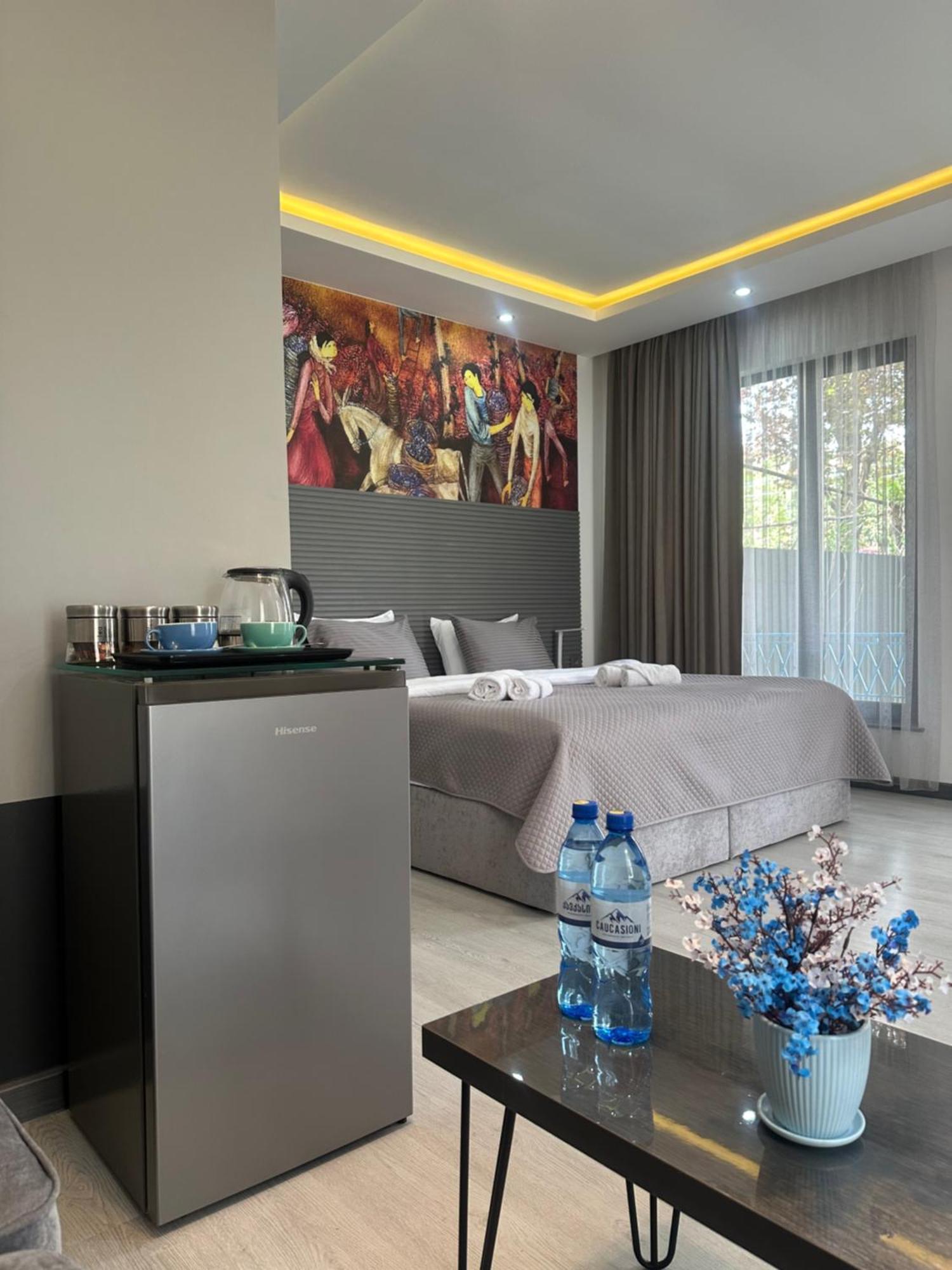 Hotel Varla Koetaisi Buitenkant foto